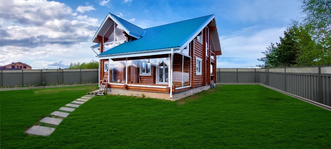 Мягкие окна на веранде загородного дома в посёлке Бурмакино